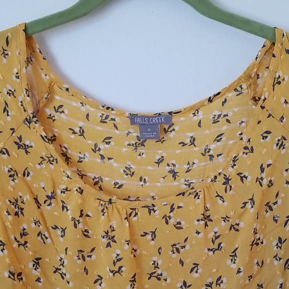 Falls Creek Golden Yellow Floral Print Top in S - Picture 3 of 8